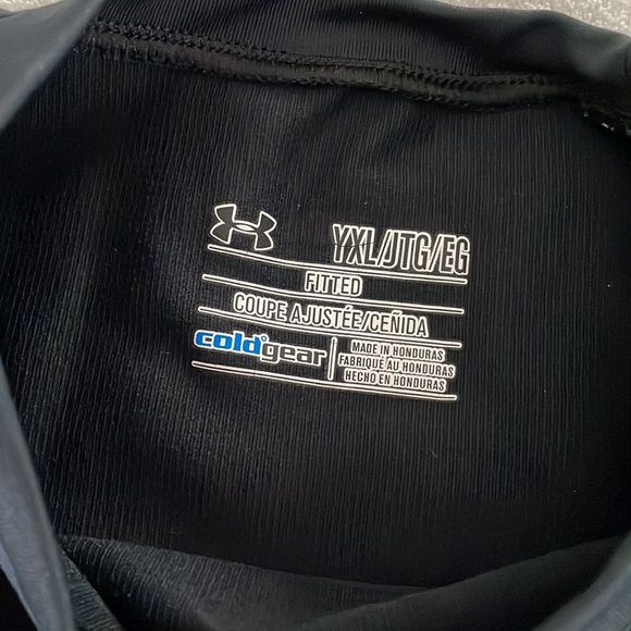 Excellent condition under armor fitted cold gear - Picture 2 of 3